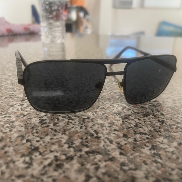 Louis Vuitton Dark Frame Sunglasses - Picture 1 of 8